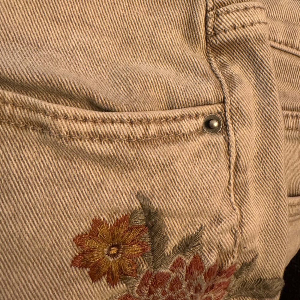 DRIFTWOOD (sold by FREE PEOPLE) Beige-ish embroidered jeans - Picture 11 of 11